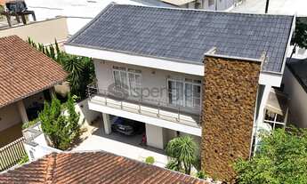 Imagem: Casa com piscina, no Centro de Gaspar