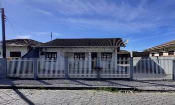 Imagem: Casa térrea com amplo terreno