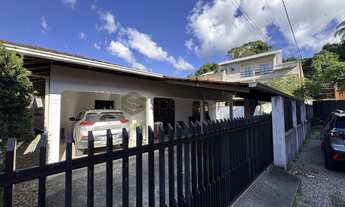 Imagem: Casa semimobiliada, bairro Coloninha, em