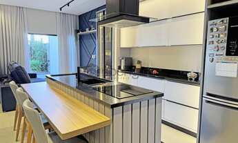 Imagem: Sobrado semimobiliado, bairro Gaspar Mirim