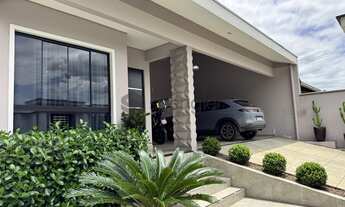 Imagem: Casa térrea, bairro Poço Grande, em Gaspar