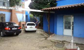 Imagem: Casa de esquina com apartamento duplex no