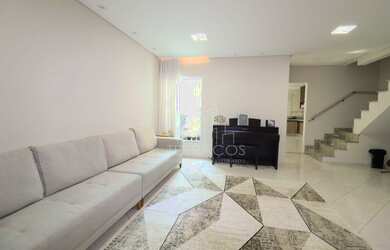 Imagem: Sobrado à venda com 03 quartos no Bairro