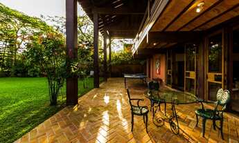 Imagem 5: Pernambuco - Sala de estar com duplo ambiente, ampla varanda com sofás, 4 suítes e 8 vagas