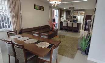 Imagem 5: Casa com alto padrão de acabamento localizada a apenas 600 metros do mar em Piçarras