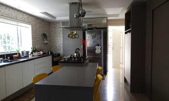 Imagem 3: 4 dormitórios, 2 suíte, 3 banheiro, 2 vagas na garagem, 250M² de Área Construída