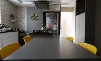 Imagem 6: 4 dormitórios, 2 suíte, 3 banheiro, 2 vagas na garagem, 250M² de Área Construída