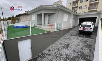 Imagem 2: CASA COM 3 QUARTOS E 2 SUÍTES À VENDA,200 M²P POR R$ 893.000 SÃO JOSE SC