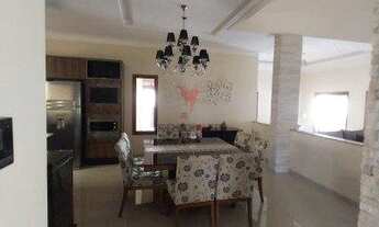 Imagem 2: 4 dormitórios, 2 suíte, 5 banheiro, 3 vagas na garagem