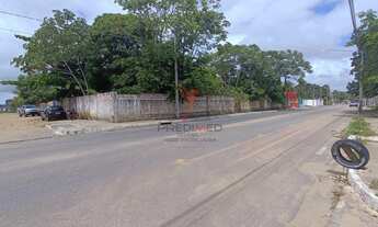 Imagem: Lote de terreno murado e plano de esquina