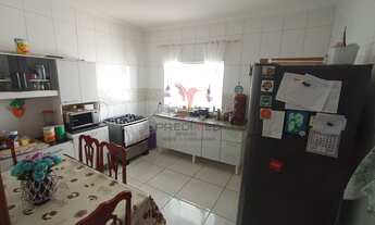 Imagem 3: 2 dormitórios, 1 suítes, 2 banheiro, 2 vagas na garagem