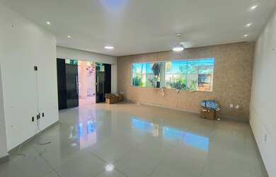 Imagem 3: Casa para Venda em Saquarema, Raia (Bacaxá), 4 dormitórios, 4 suítes, 6 banheiros, 2 vagas