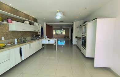 Imagem 5: Casa para Venda em Saquarema, Raia (Bacaxá), 4 dormitórios, 4 suítes, 6 banheiros, 2 vagas