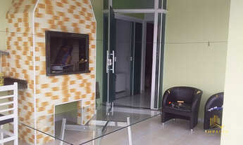 Imagem: Sozinha no terreno