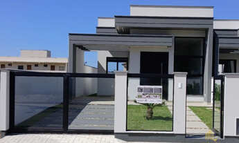 Imagem: Casa em Palhoça. Sozinha no terreno