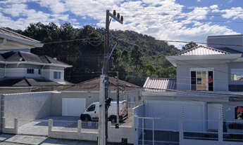 Imagem 2: Sobrado Bairro Areias em São José/SC. 1 Suíte/ 2 Demi suíte