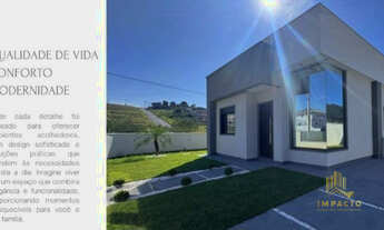 Imagem: Casa de esquina. Sozinha no terreno