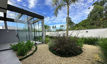 Imagem 5: Casa alto padrão sozinha no terreno em São José/SC