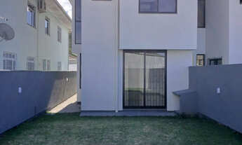 Imagem 3: Sobrado Bairro Areias em São José/SC. 1 Suíte/ 2 Demi suíte