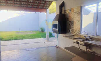 Imagem 3: Casa com 4 Suítes e Área Gourmet em Condomínio Arborizado