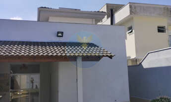 Imagem 5: Casa com 4 Suítes e Área Gourmet em Condomínio Arborizado