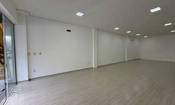 Imagem 3: Sala para Alugar em Meia Praia: Oportunidade Única