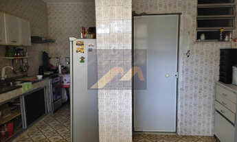 Imagem 7: Casa duplex com excelente área e ponto comercial