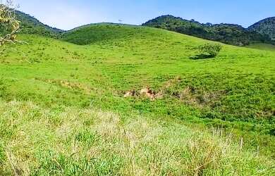 Imagem 2: Fazenda para Venda em Silva Jardim, Pirineus, 4 dormitórios, 1 suíte, 2 banheiros, 2 vagas