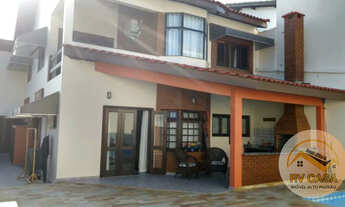 Imagem: Linda Casa, 219m, 3dorms, 1 suíte, piscina