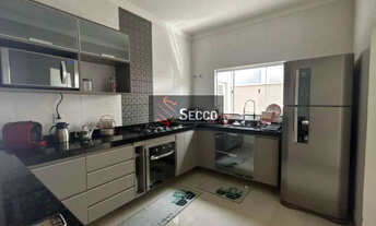 Imagem 3: CASA À VENDA, 03 DORMITÓRIOS SENDO 01 SUÍTE, OURO VERDE!