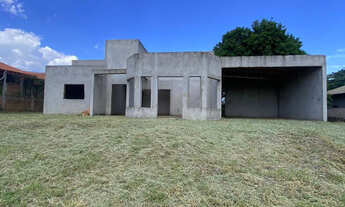 Imagem: CASA À VENDA, 03 DORMITÓRIOS SENDO 01