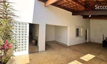 Imagem: CASA À VENDA, 03 DORMITÓRIOS SENDO 01