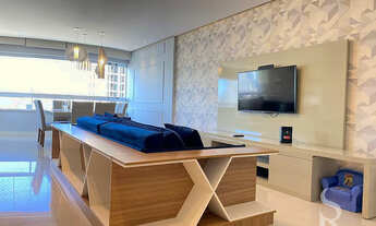 Imagem 2: Porto da Barra Elegância e Vida Urbana em Balneário Camboriú