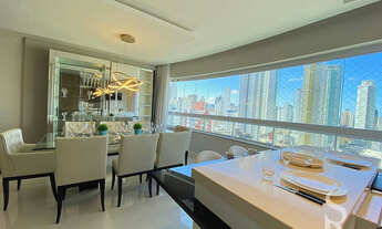 Imagem 4: Porto da Barra Elegância e Vida Urbana em Balneário Camboriú