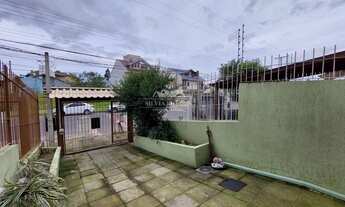 Imagem 2: Sobrado para Venda em Porto Alegre / RS no bairro Guarujá