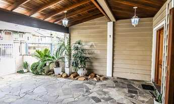 Imagem 2: Sobrado para Venda em Porto Alegre / RS no bairro Hípica