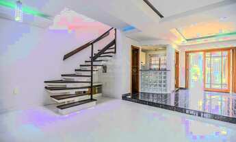 Imagem 6: Sobrado para Venda em Porto Alegre / RS no bairro Hípica