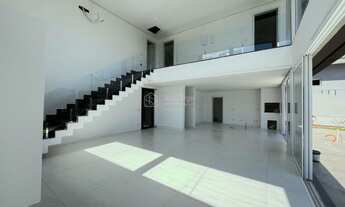 Imagem 2: Sobrado para Venda em Porto Alegre / RS no bairro Vila Nova