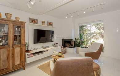 Imagem 2: Sobrado para Venda em Porto Alegre / RS no bairro Ipanema