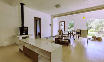 Imagem: Bela Casa à Venda em meio a Natureza no