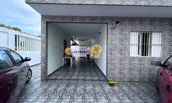 Imagem: Casa com Quintal Amplo e 4 Vagas de Garagem