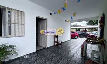 Imagem 2: Casa com Quintal Amplo e 4 Vagas de Garagem em Mongaguá!