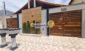 Imagem 3: Seu novo lar no litoral! Casa à venda em Mongaguá com Piscina!