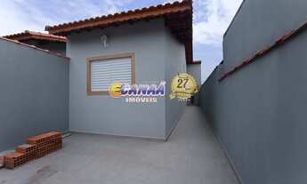 Imagem: Nova e com piscina privativa - Casa à venda