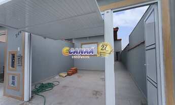 Imagem 2: Nova e com piscina privativa - Casa à venda em Mongaguá-SP!!