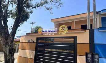 Imagem 2: Com piscina e área gourmet - Sobrado à venda em Itanhaém-SP!