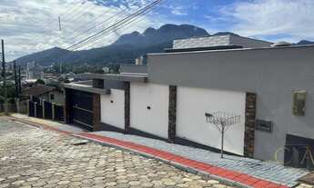 Imagem 2: Casa para Venda em Jaraguá do Sul, Jaraguá Esquerdo, 3 dormitórios, 3 suítes, 4 banheiros