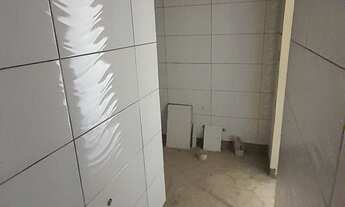 Imagem 3: Casa 2 quartos com suíte, varanda, quintal nos fundos e na frente com 2 vagas