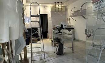 Imagem 2: Loja no Rodo Shopping, em frente a entrada da academia Halternativa