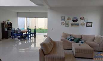 Imagem: Casa Duplex com 5 Quartos à Venda no Bairro